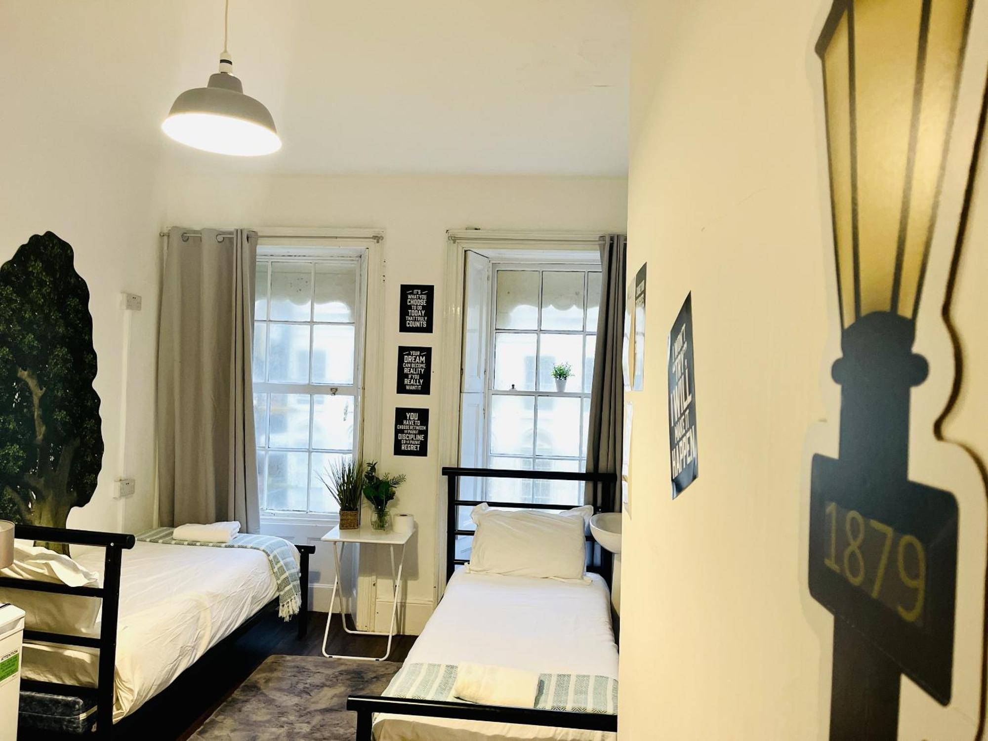 Seafront Party Houses For Hens, Stags & Groups Hove Chambre photo