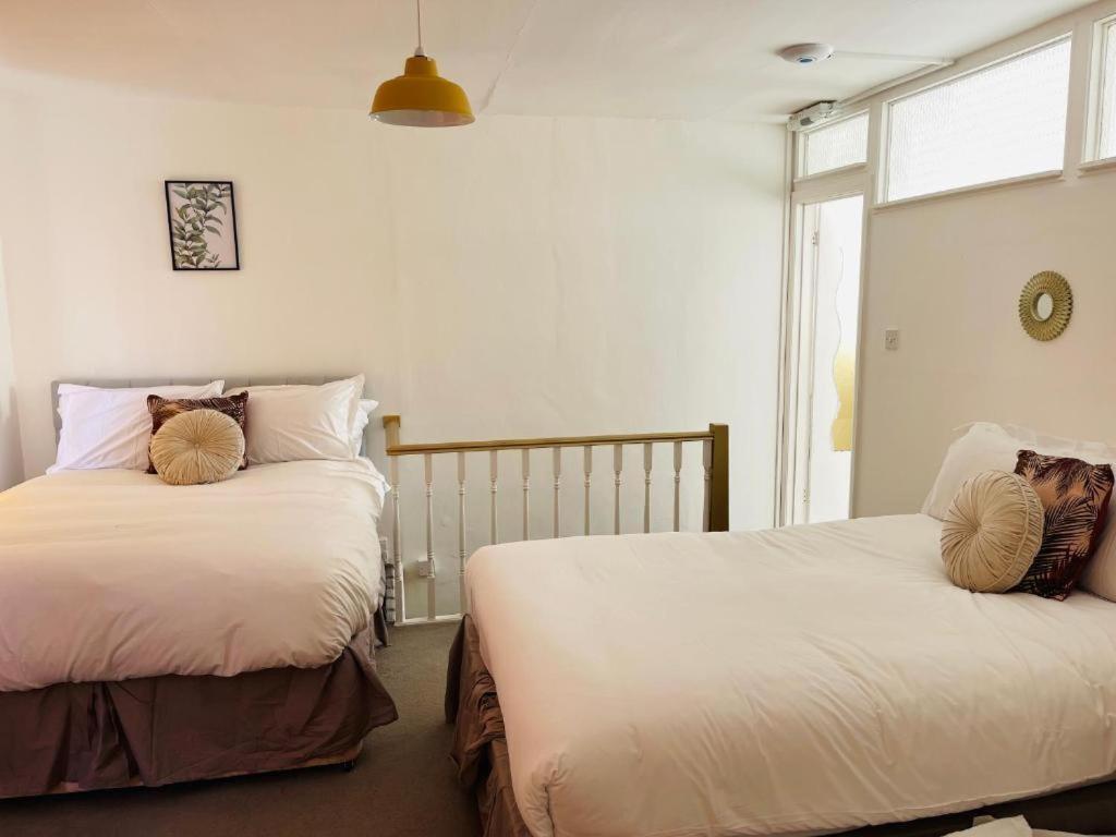 Seafront Party Houses For Hens, Stags & Groups Hove Chambre photo