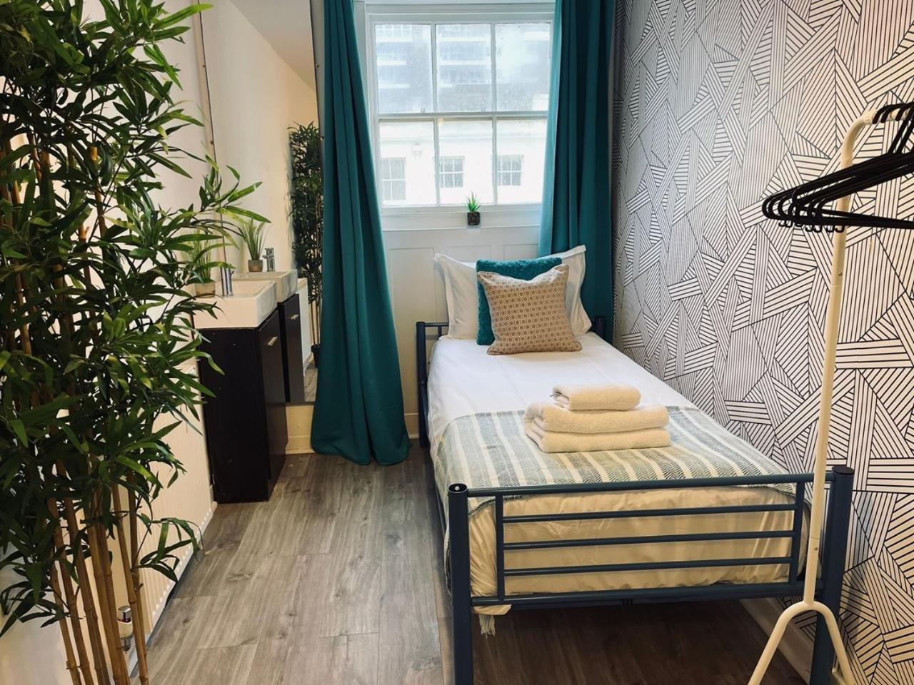 Seafront Party Houses For Hens, Stags & Groups Hove Chambre photo
