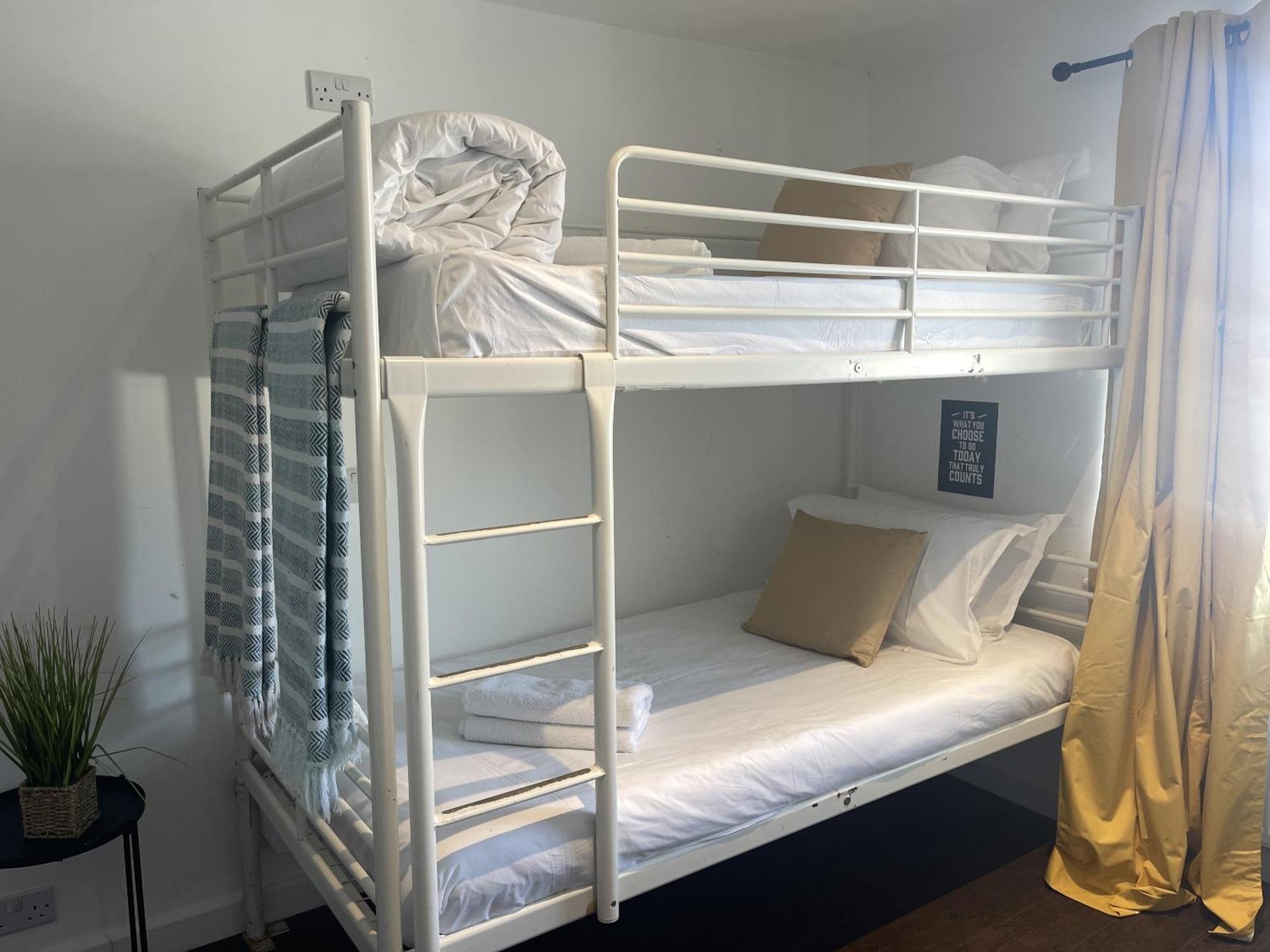 Seafront Party Houses For Hens, Stags & Groups Hove Chambre photo