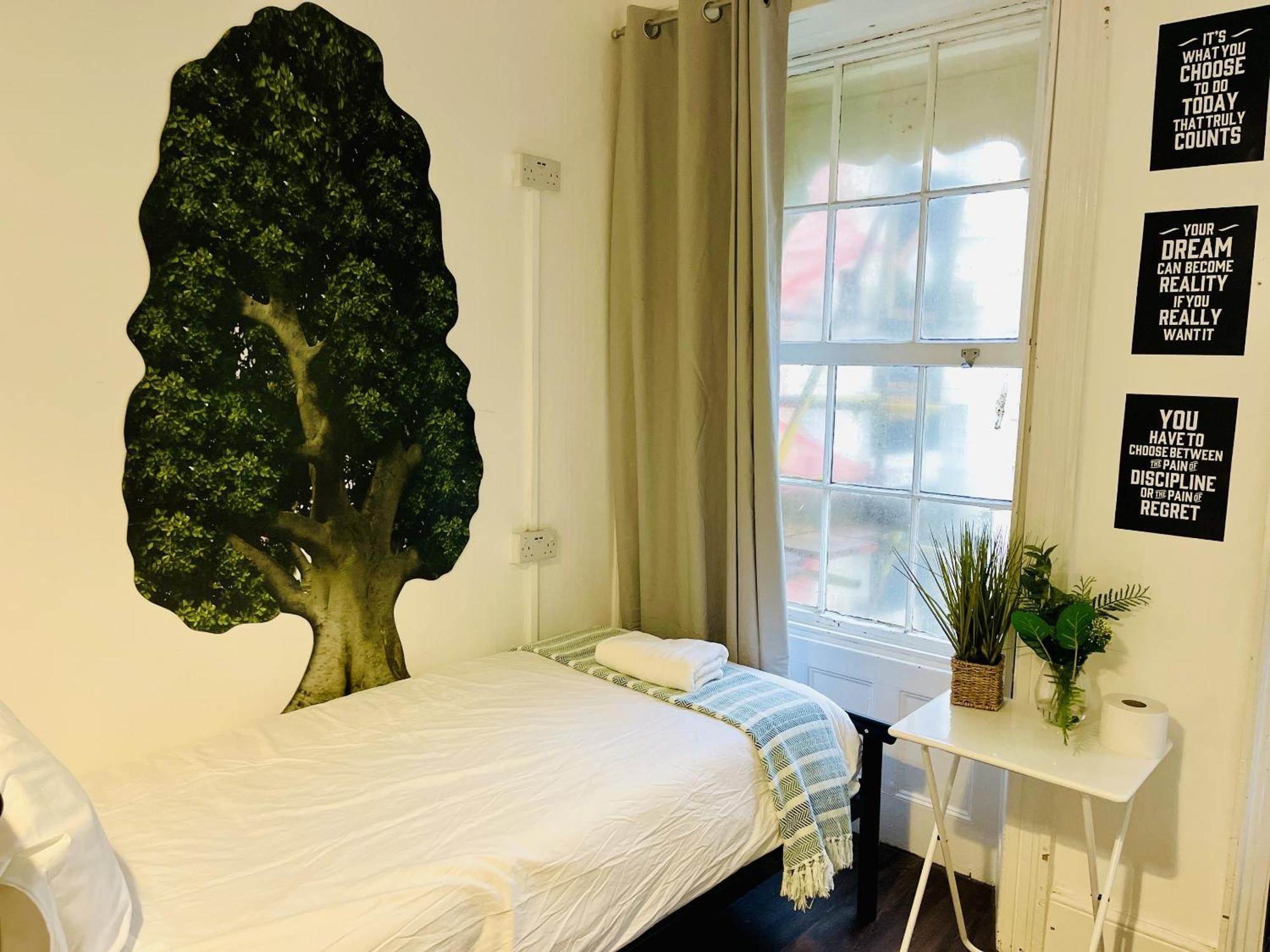 Seafront Party Houses For Hens, Stags & Groups Hove Chambre photo