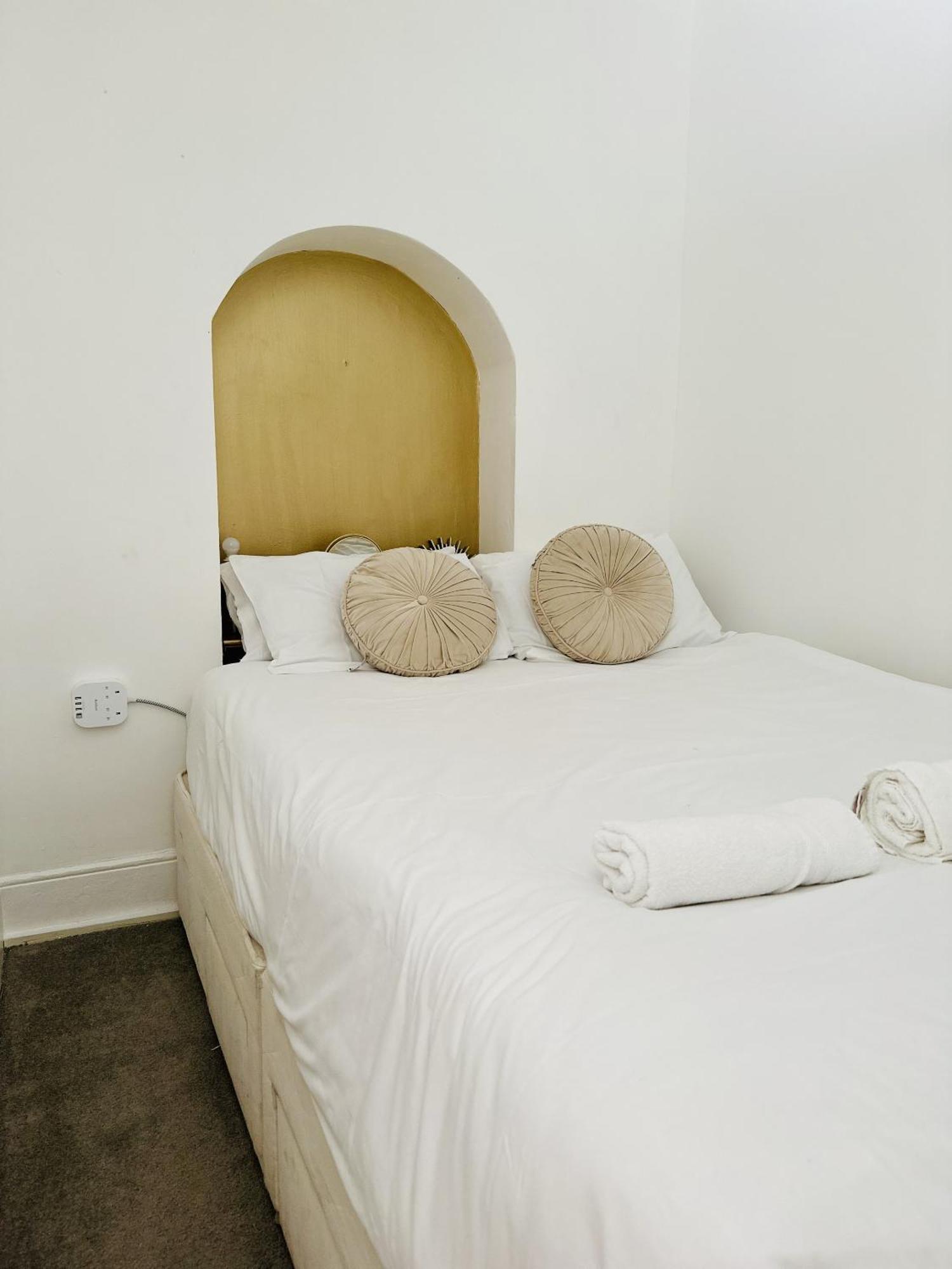 Seafront Party Houses For Hens, Stags & Groups Hove Chambre photo