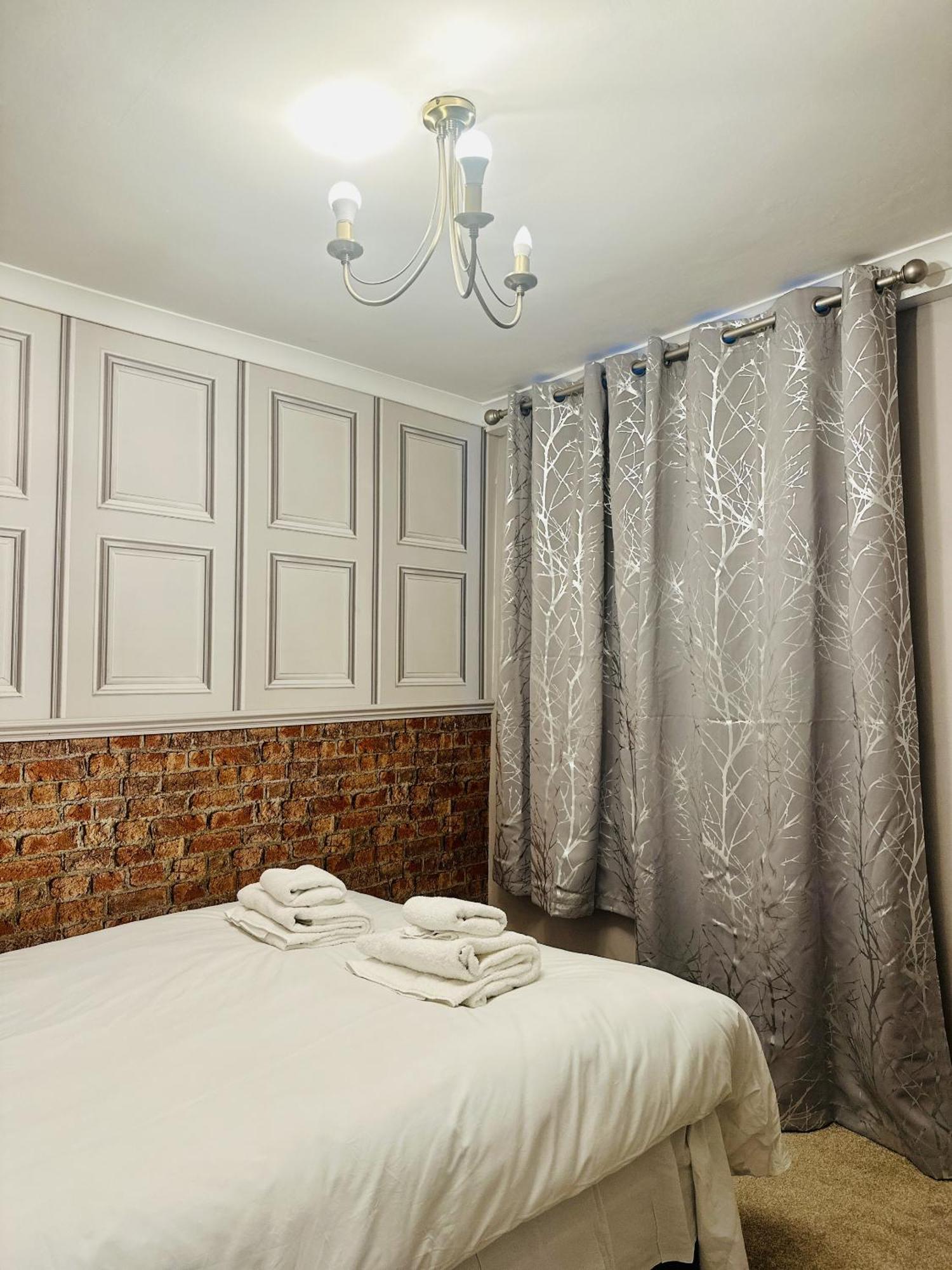 Seafront Party Houses For Hens, Stags & Groups Hove Chambre photo
